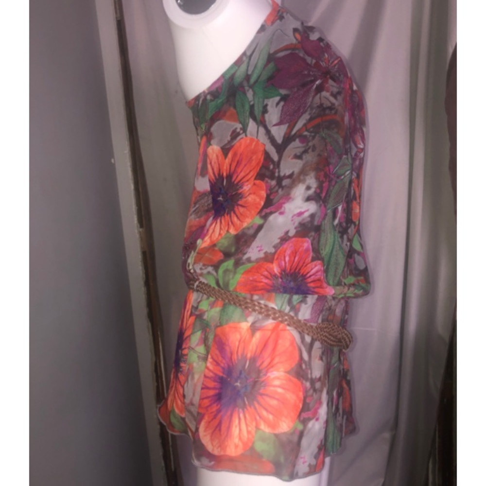 Flowery/ dressy top. Red/Greys and green from Suzy Shier